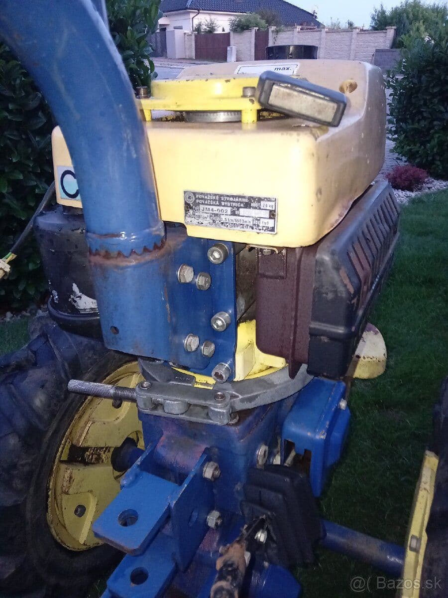 Malotraktor Agzat s pluhom