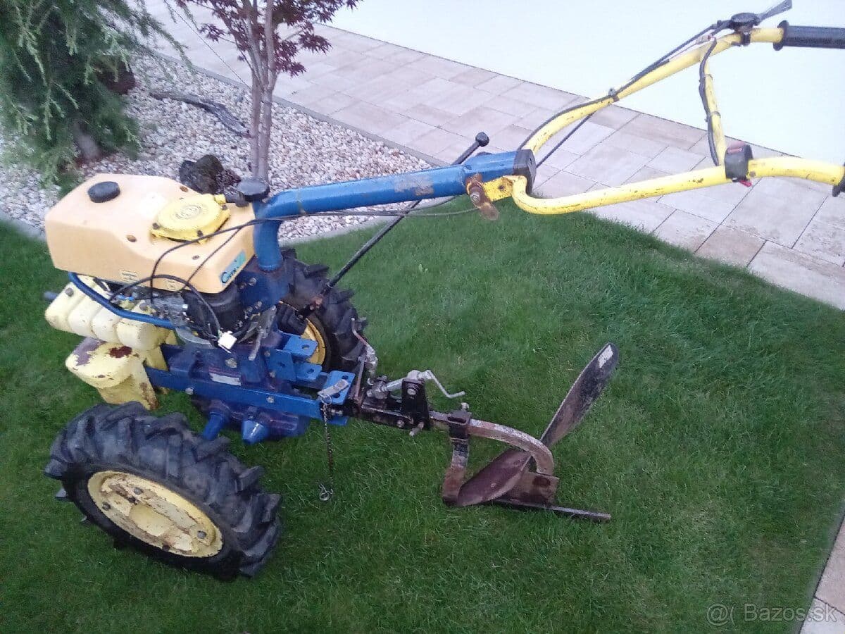 Malotraktor Agzat s pluhom