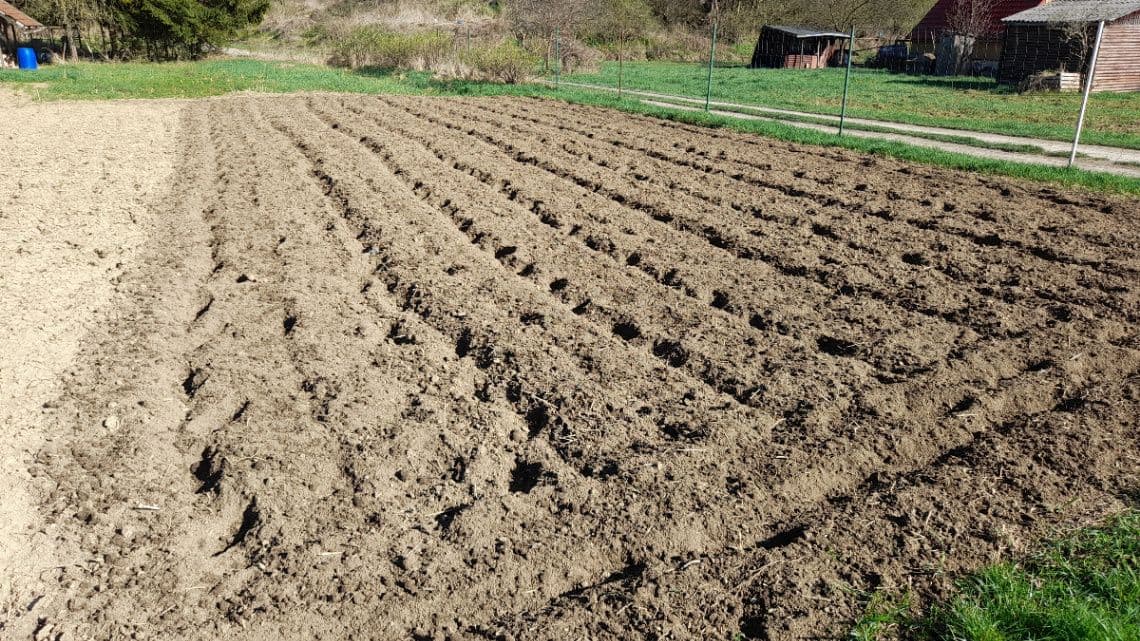 Oranie a rotavátorovanie záhrad – ROVINKA a okolie