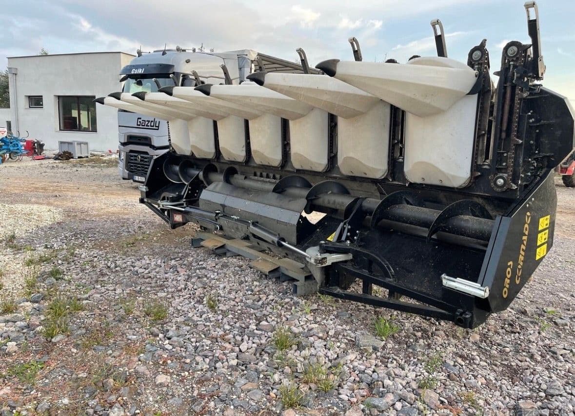 Predám kukuričný adaptér OROS 8 riadkov – sklopný