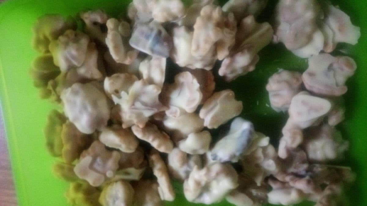 Predám domáce vlašské orechy – bez chémie, ručne lúskané!