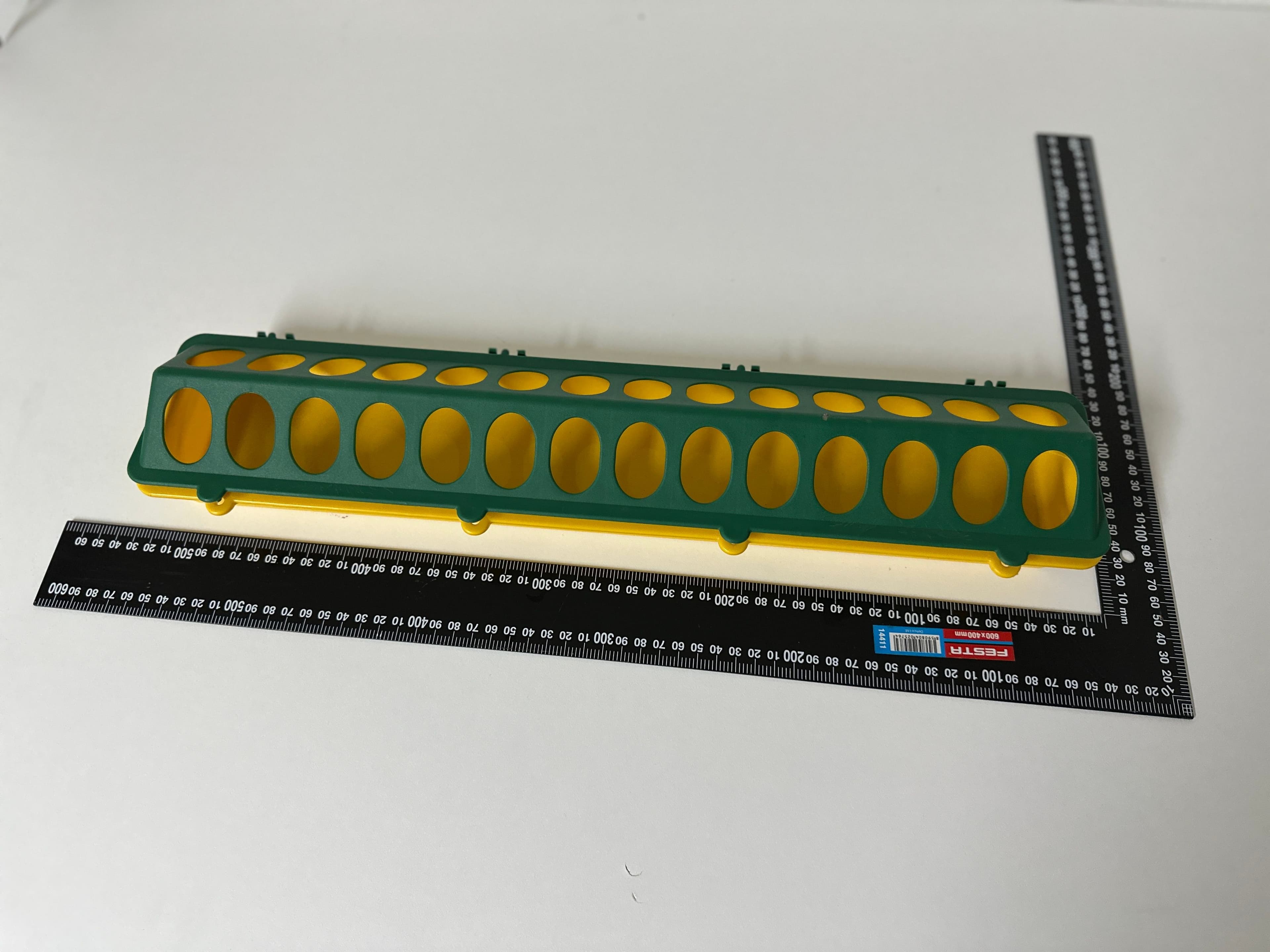 Plastové kŕmidlo pre hydinu – 50 cm