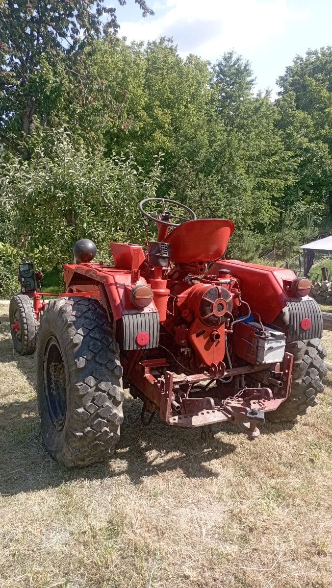 Traktor RS-9 