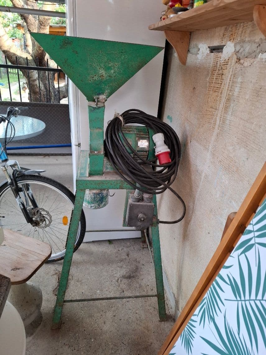 Predám šrotovník na 380/220 V, motor 1,5 kw