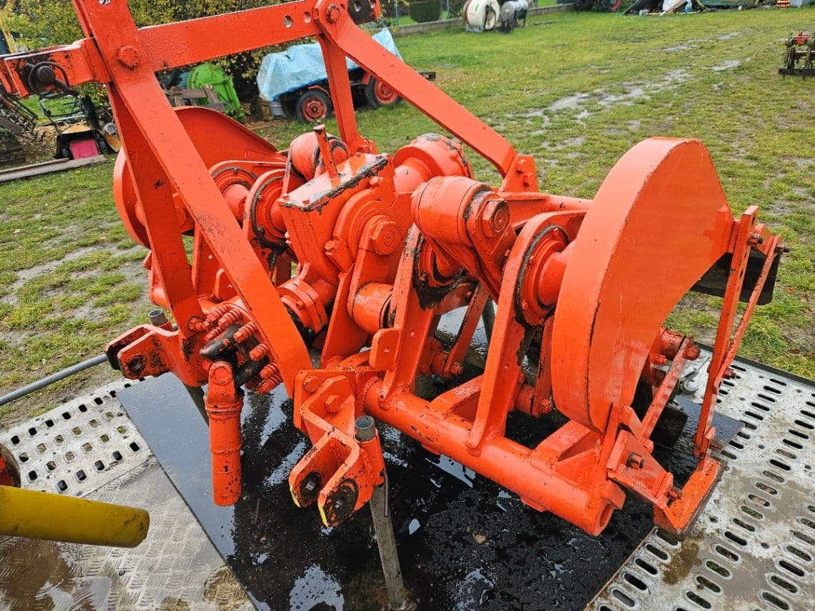 Predám kvalitný masívny rotavátor HOWARD a rýľovací stroj TORTELLA 