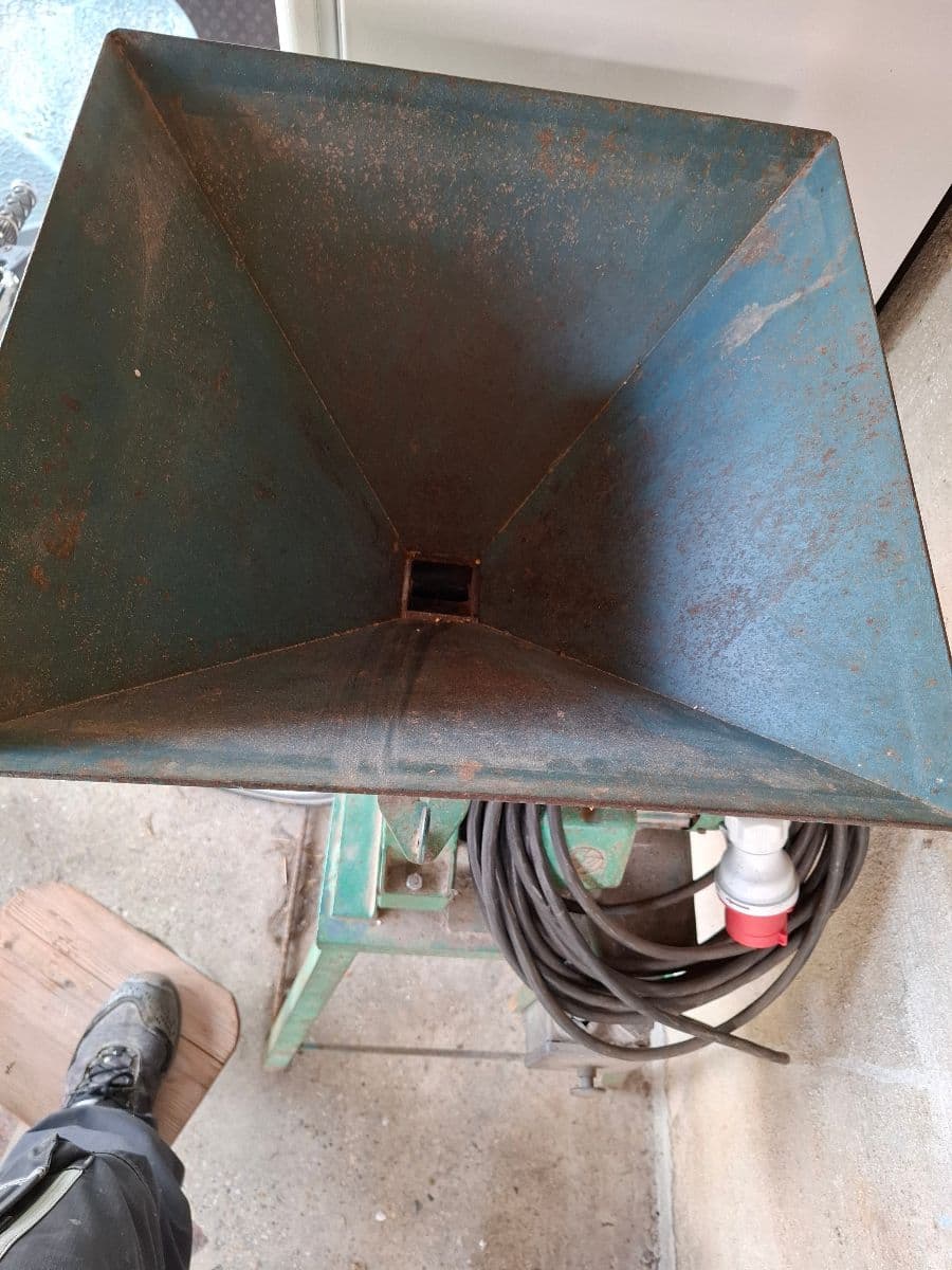 Predám šrotovník na 380/220 V, motor 1,5 kw