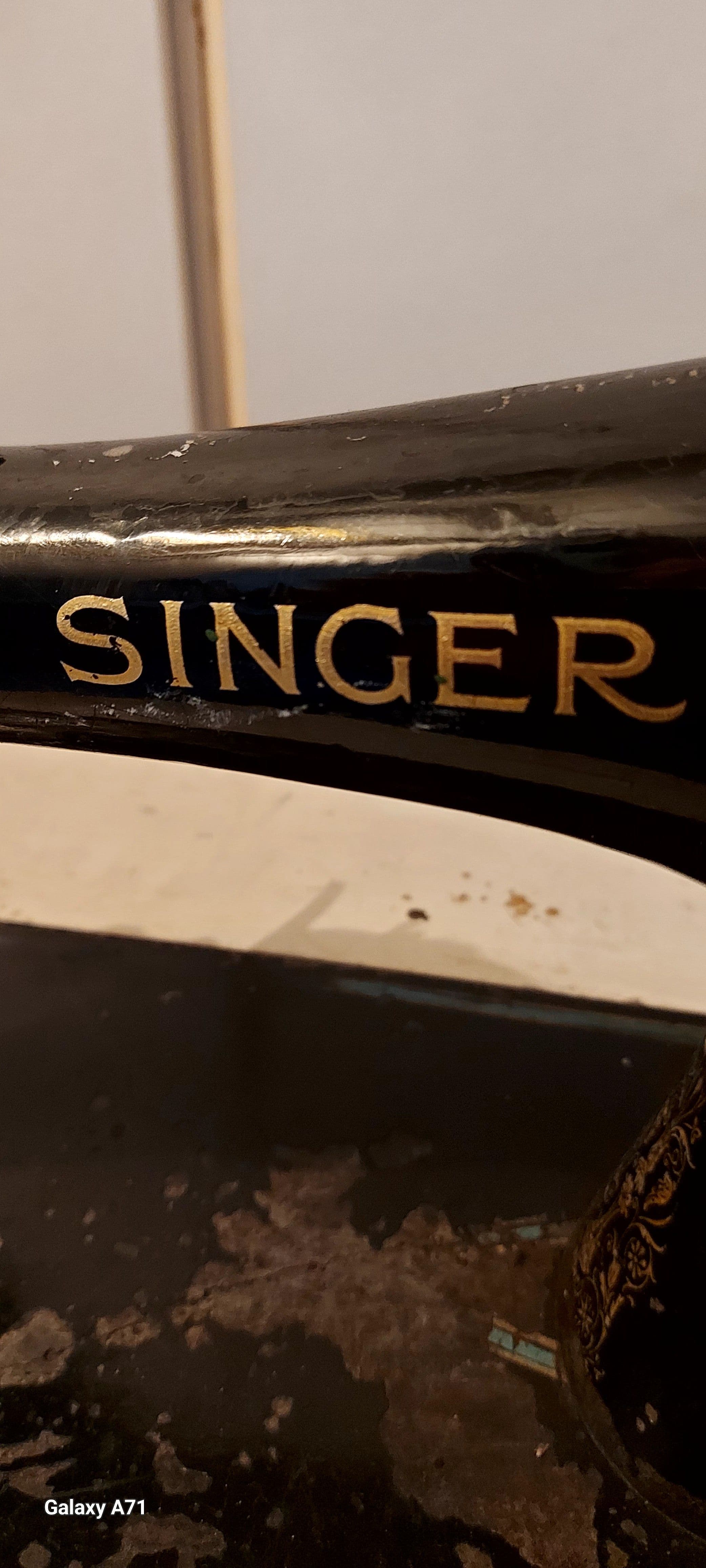 Šijací stroj SINGER .