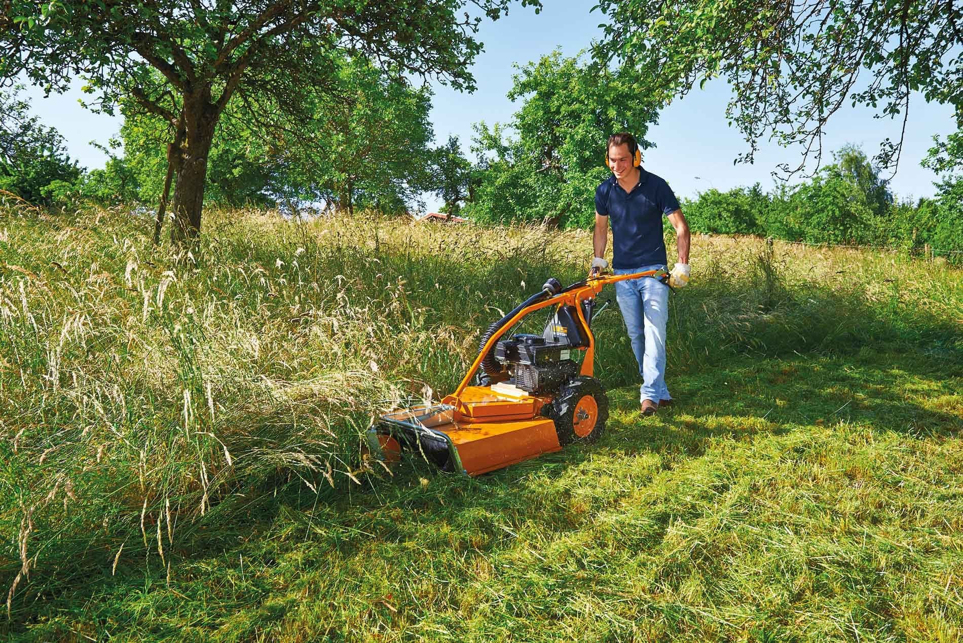 🌿 Ponúkam kosenie a mulčovanie trávy – rýchlo, spoľahlivo a za rozumnú cenu! 🚜