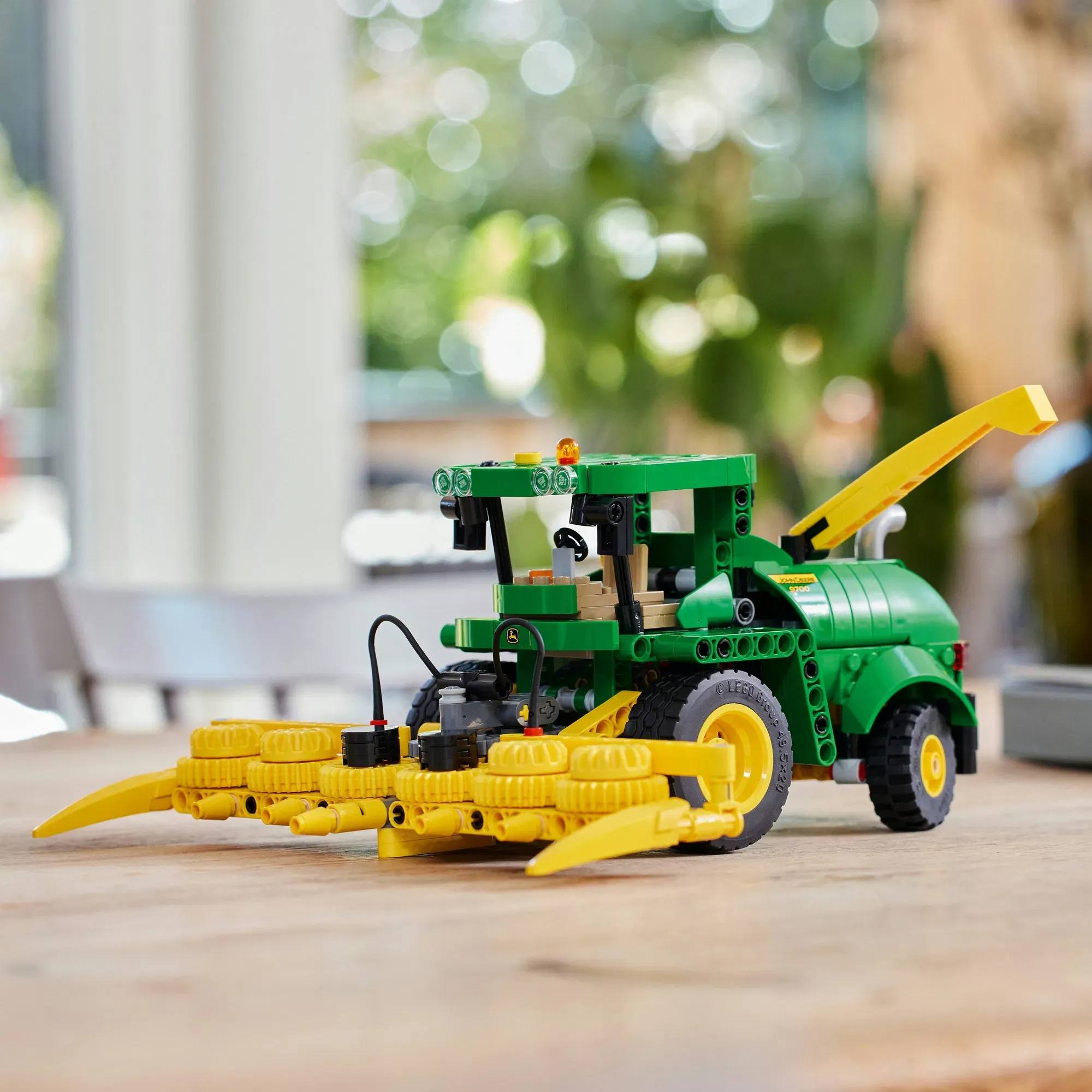 🧱 Predám LEGO® Technic 42168 – John Deere 9700 Forage Harvester 🌽